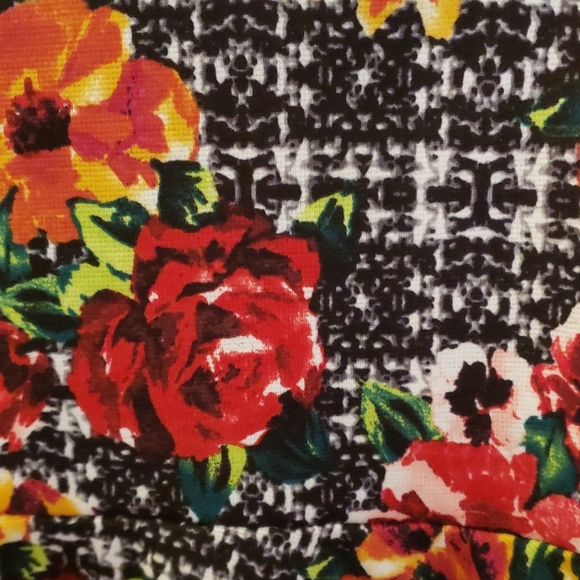 💥3 for $30💥 XHILARATION Floral Mini Skirt - Picture 2 of 6